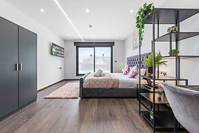 Modern Serviced Studio Flat Near Central London