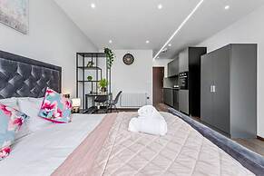 Modern Serviced Studio Flat Near Central London