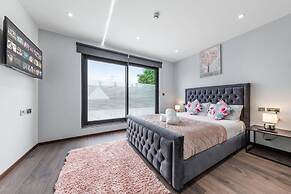 Modern Serviced Studio Flat Near Central London