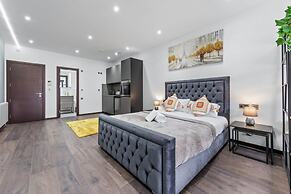 Luxury Sleeps 4 Studio Flat