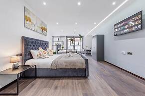 Luxury Sleeps 4 Studio Flat