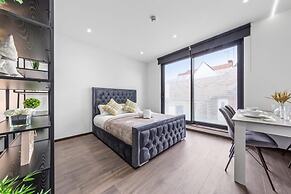 Luxury Sleeps 4 Studio Flat