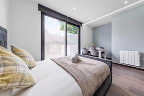 Luxury Sleeps 4 Studio Flat