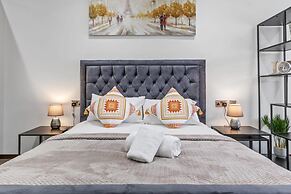 Luxury Sleeps 4 Studio Flat