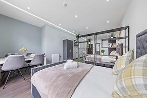 Luxury Sleeps 4 Studio Flat