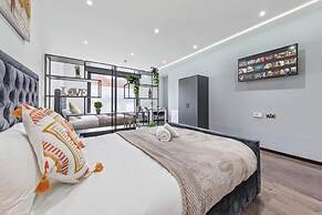 Luxury Sleeps 4 Studio Flat