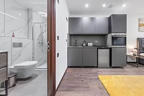 Luxury Sleeps 4 Studio Flat