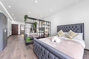 Luxury Sleeps 4 Studio Flat