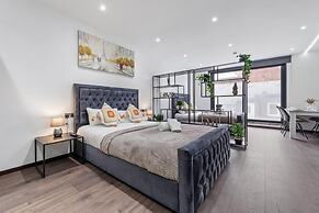 Luxury Sleeps 4 Studio Flat