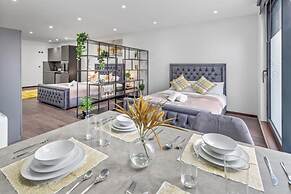 Luxury Sleeps 4 Studio Flat