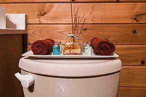 Sunset Chalet-amazing Views Private hot tub