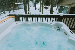 Sunset Chalet-amazing Views Private hot tub