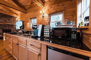 Sunset Chalet-amazing Views Private hot tub