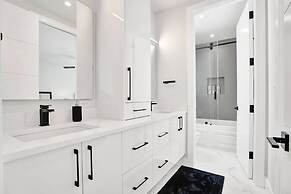 4BR w htd Pool Walk to Las Olas 5mins to Beach