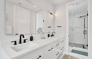4BR w htd Pool Walk to Las Olas 5mins to Beach