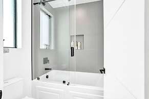 4BR w htd Pool Walk to Las Olas 5mins to Beach