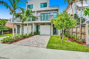 4BR w htd Pool Walk to Las Olas 5mins to Beach