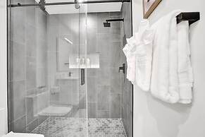 4BR w htd Pool Walk to Las Olas 5mins to Beach