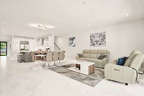 4BR w htd Pool Walk to Las Olas 5mins to Beach