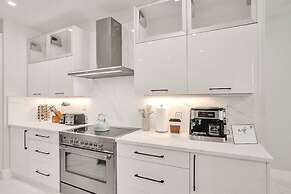 4BR w htd Pool Walk to Las Olas 5mins to Beach