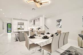 4BR w htd Pool Walk to Las Olas 5mins to Beach