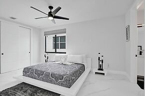 4BR w htd Pool Walk to Las Olas 5mins to Beach