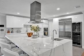 Luxe 4BR Waterfront w Htd Pool 5min to Beach