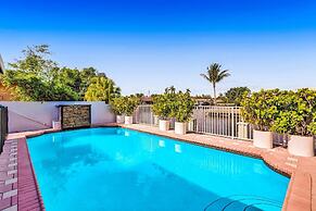 Luxe 4BR Waterfront w Htd Pool 5min to Beach