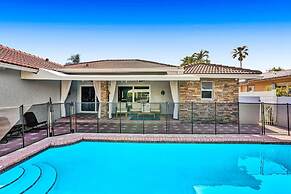 Luxe 4BR Waterfront w Htd Pool 5min to Beach