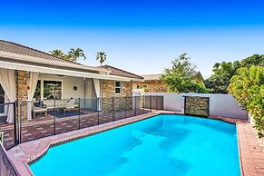 Luxe 4BR Waterfront w Htd Pool 5min to Beach