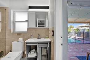 Luxe 4BR Waterfront w Htd Pool 5min to Beach