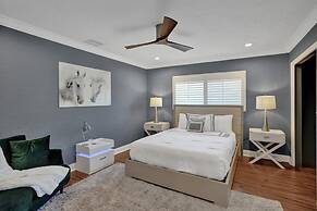 Luxe 4BR Waterfront w Htd Pool 5min to Beach