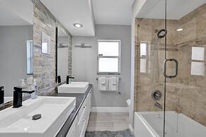 Luxe 4BR Waterfront w Htd Pool 5min to Beach