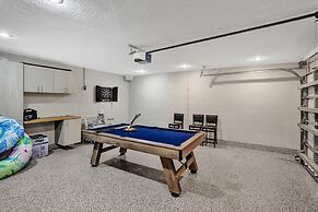 Luxe 4BR Waterfront w Htd Pool 5min to Beach