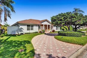 Luxe 4BR Waterfront w Htd Pool 5min to Beach