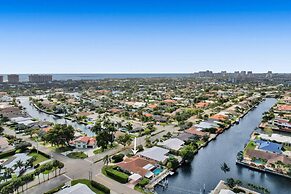 Luxe 4BR Waterfront w Htd Pool 5min to Beach