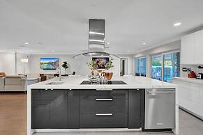 Luxe 4BR Waterfront w Htd Pool 5min to Beach