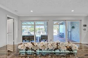 Luxe 4BR Waterfront w Htd Pool 5min to Beach