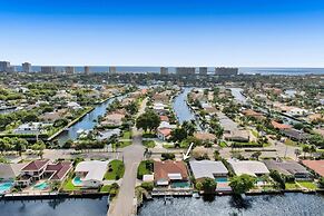 Luxe 4BR Waterfront w Htd Pool 5min to Beach