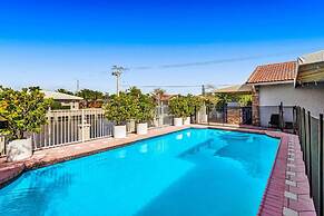 Luxe 4BR Waterfront w Htd Pool 5min to Beach