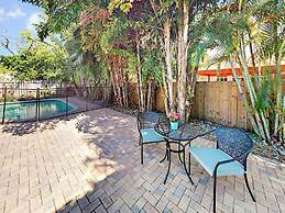 Hidden Gem Vacation Villa w Private Pool Tikihut