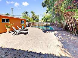 Hidden Gem Vacation Villa w Private Pool Tikihut