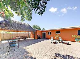 Hidden Gem Vacation Villa w Private Pool Tikihut