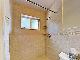 Hidden Gem Vacation Villa w Private Pool Tikihut