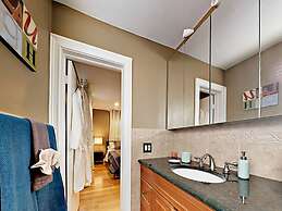 Hidden Gem Vacation Villa w Private Pool Tikihut