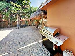 Hidden Gem Vacation Villa w Private Pool Tikihut