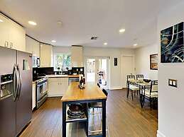 Hidden Gem Vacation Villa w Private Pool Tikihut