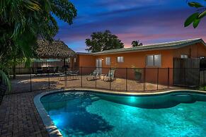 Hidden Gem Vacation Villa w Private Pool Tikihut