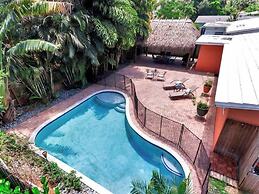 Hidden Gem Vacation Villa w Private Pool Tikihut