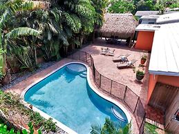 Hidden Gem Vacation Villa w Private Pool Tikihut